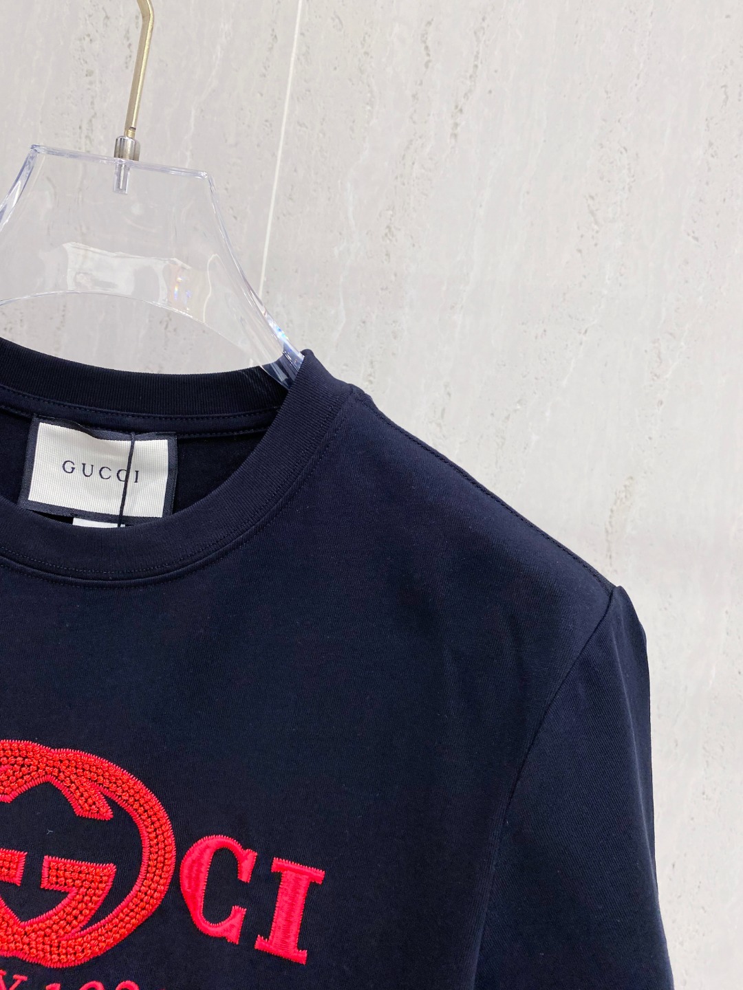 古*Gucci 25SS春夏新款首发专柜最新款短袖圆领T恤 高端订制 设计前卫时尚！品牌logo重工艺设