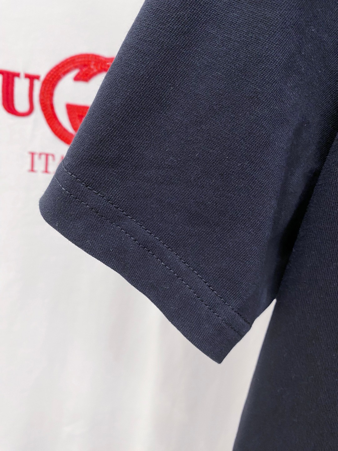 古*Gucci 25SS春夏新款首发专柜最新款短袖圆领T恤 高端订制 设计前卫时尚！品牌logo重工艺设