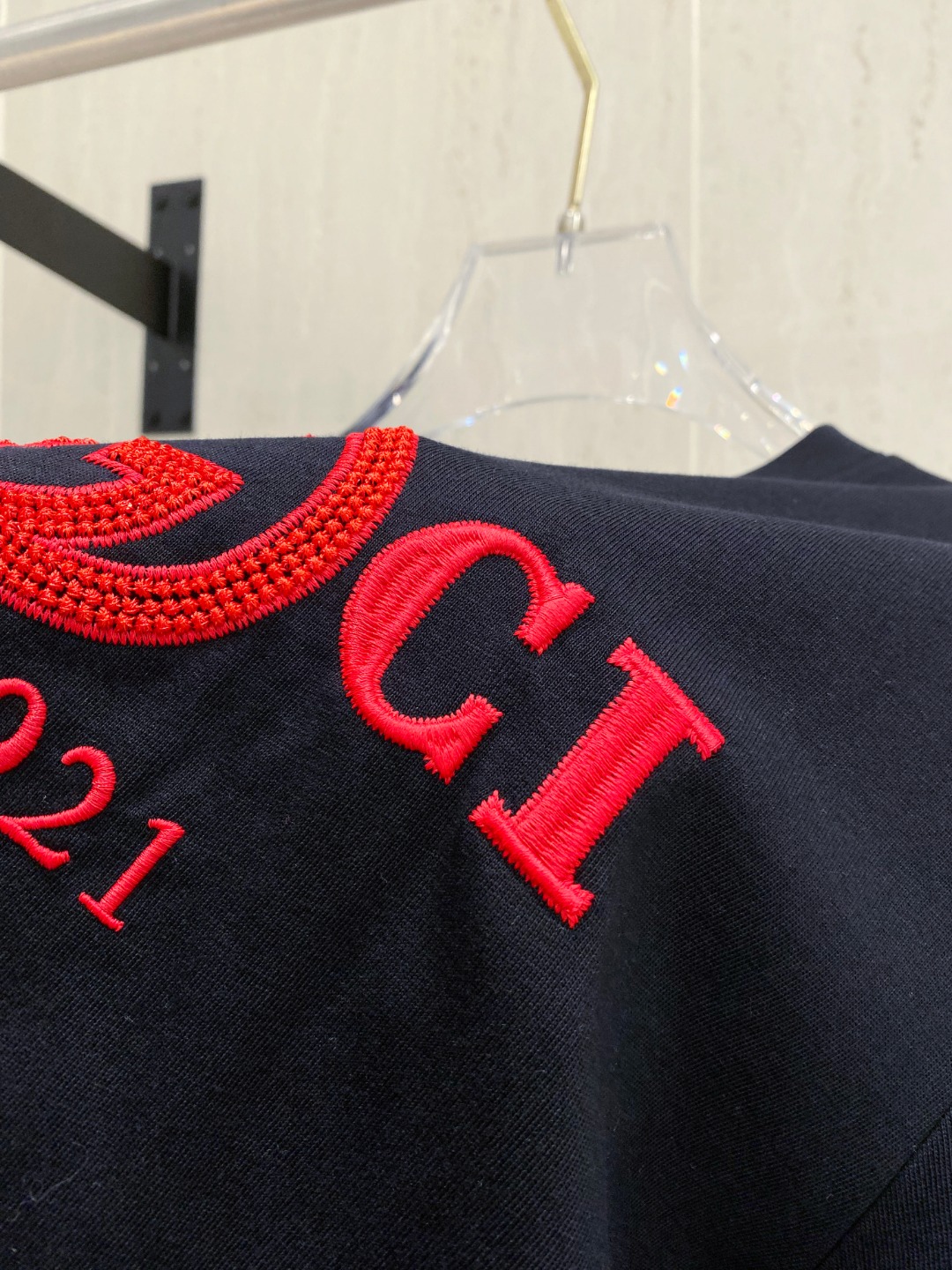 古*Gucci 25SS春夏新款首发专柜最新款短袖圆领T恤 高端订制 设计前卫时尚！品牌logo重工艺设