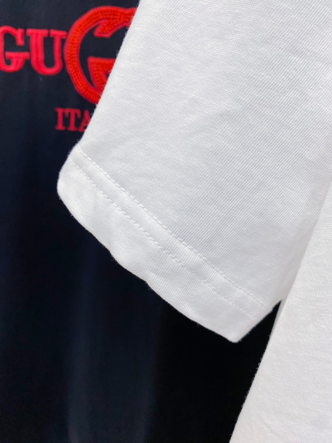 古*Gucci 25SS春夏新款首发专柜最新款短袖圆领T恤 高端订制 设计前卫时尚！品牌logo重工艺设