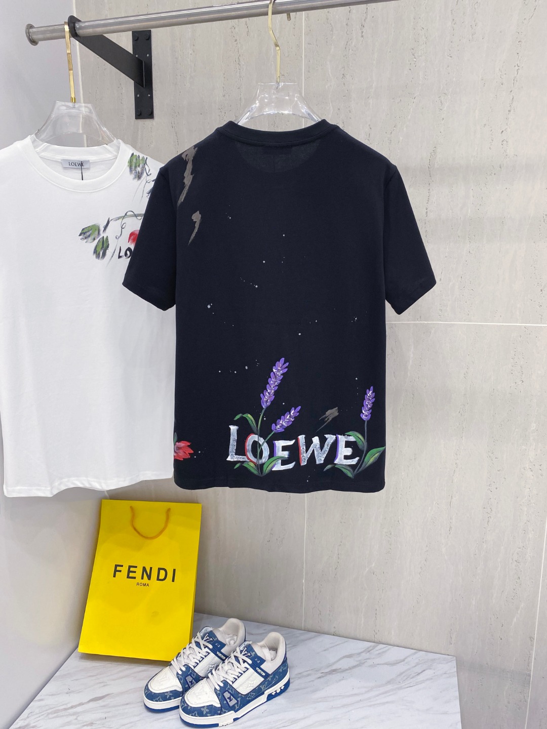 罗意*LOEWE 25SS春夏新款首发专柜最新款短袖圆领T恤 手绘高端订制 设计前卫时尚！品牌logo重