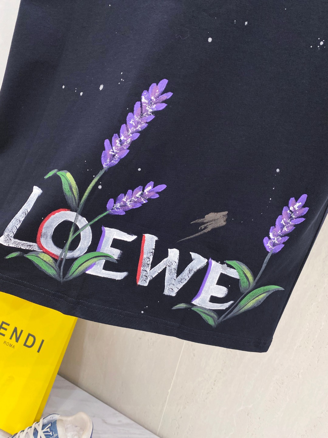 罗意*LOEWE 25SS春夏新款首发专柜最新款短袖圆领T恤 手绘高端订制 设计前卫时尚！品牌logo重