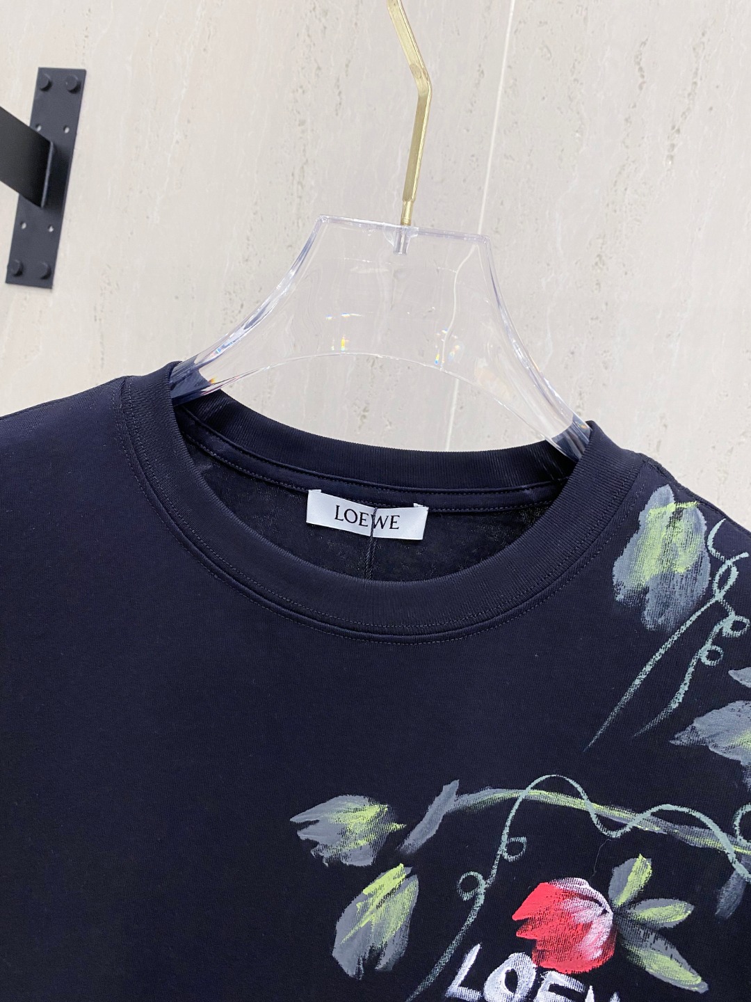 罗意*LOEWE 25SS春夏新款首发专柜最新款短袖圆领T恤 手绘高端订制 设计前卫时尚！品牌logo重