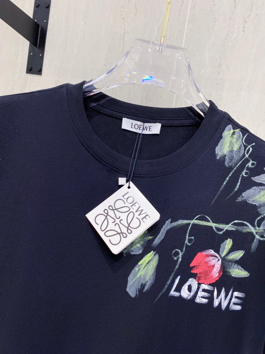 罗意*LOEWE 25SS春夏新款首发专柜最新款短袖圆领T恤 手绘高端订制 设计前卫时尚！品牌logo重