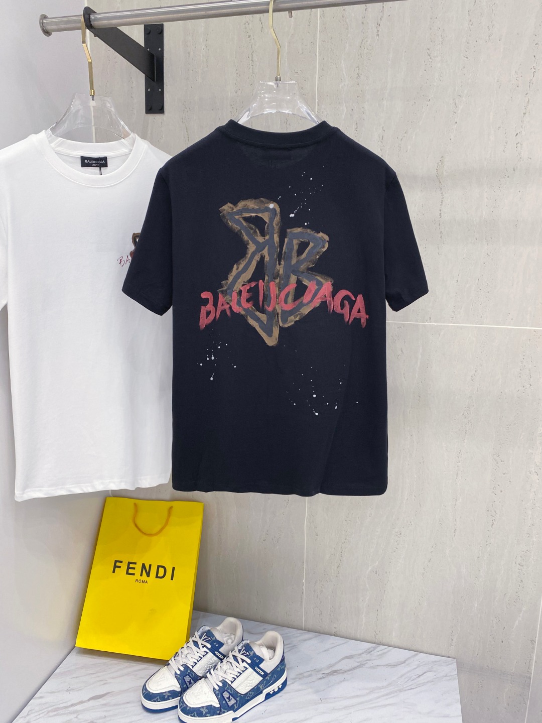 巴黎世*BALENCIAGA 25SS春夏新款首发专柜最新款短袖圆领T恤 手绘高端订制 设计前卫时尚！品