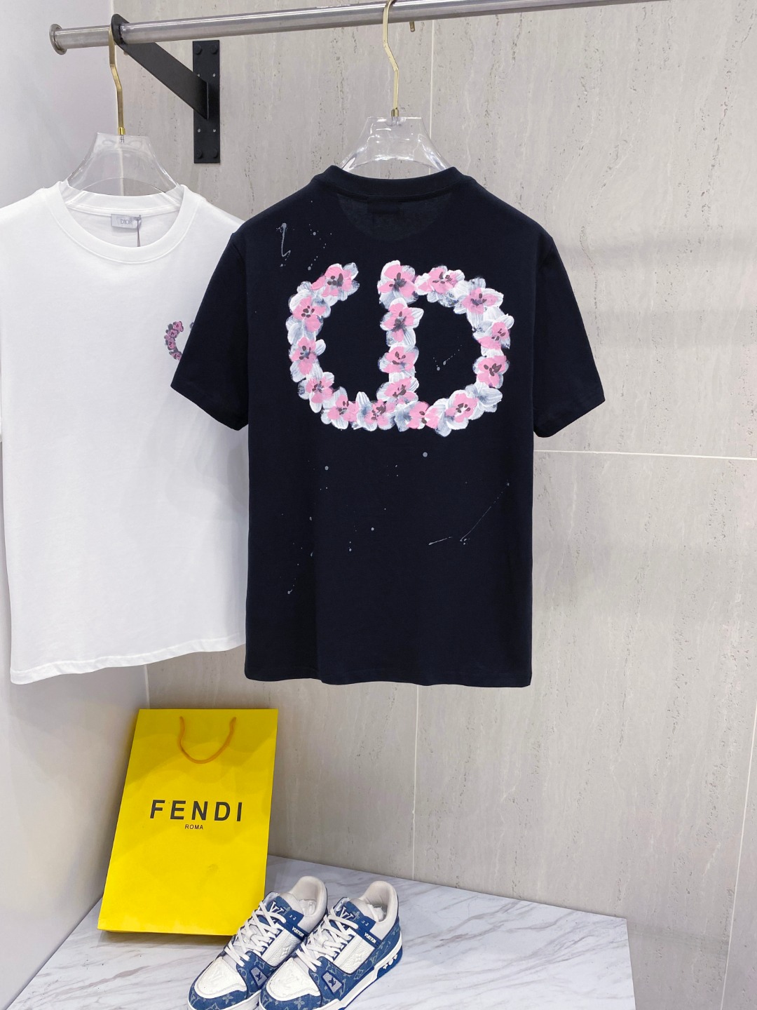 迪*DIOR 25SS春夏新款首发专柜最新款短袖圆领T恤 手绘高端订制 设计前卫时尚！品牌logo重工艺