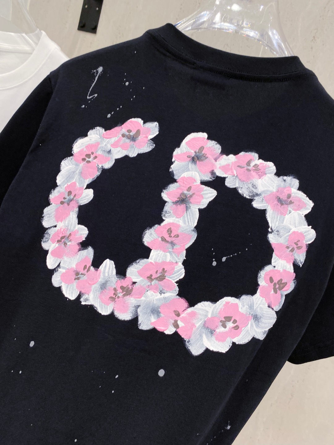 迪*DIOR 25SS春夏新款首发专柜最新款短袖圆领T恤 手绘高端订制 设计前卫时尚！品牌logo重工艺