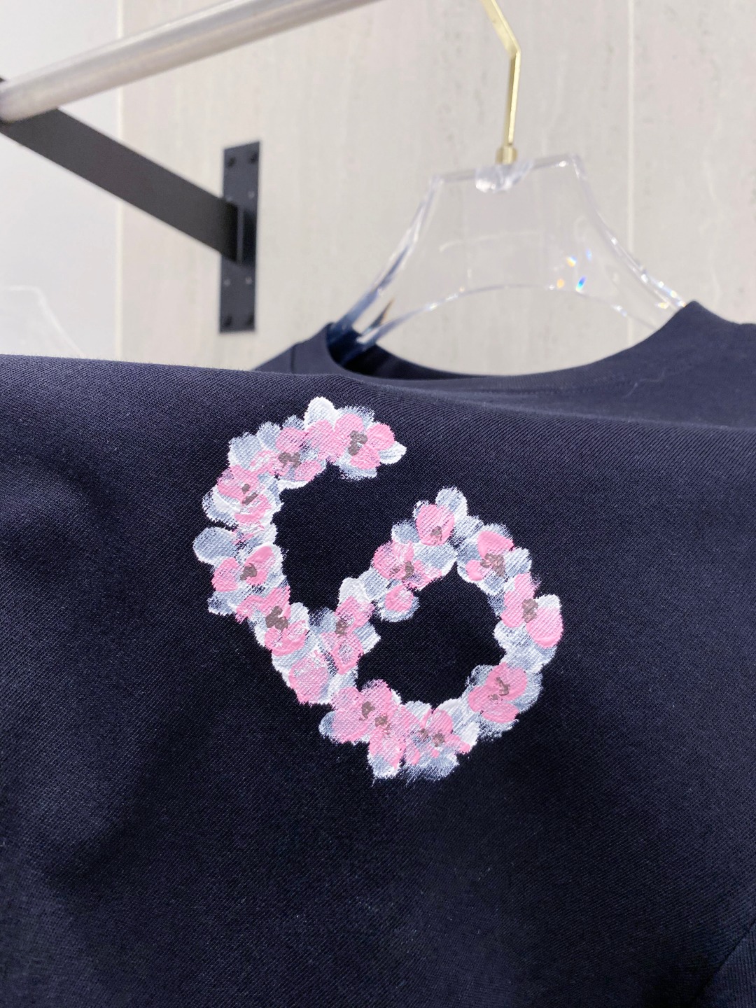 迪*DIOR 25SS春夏新款首发专柜最新款短袖圆领T恤 手绘高端订制 设计前卫时尚！品牌logo重工艺