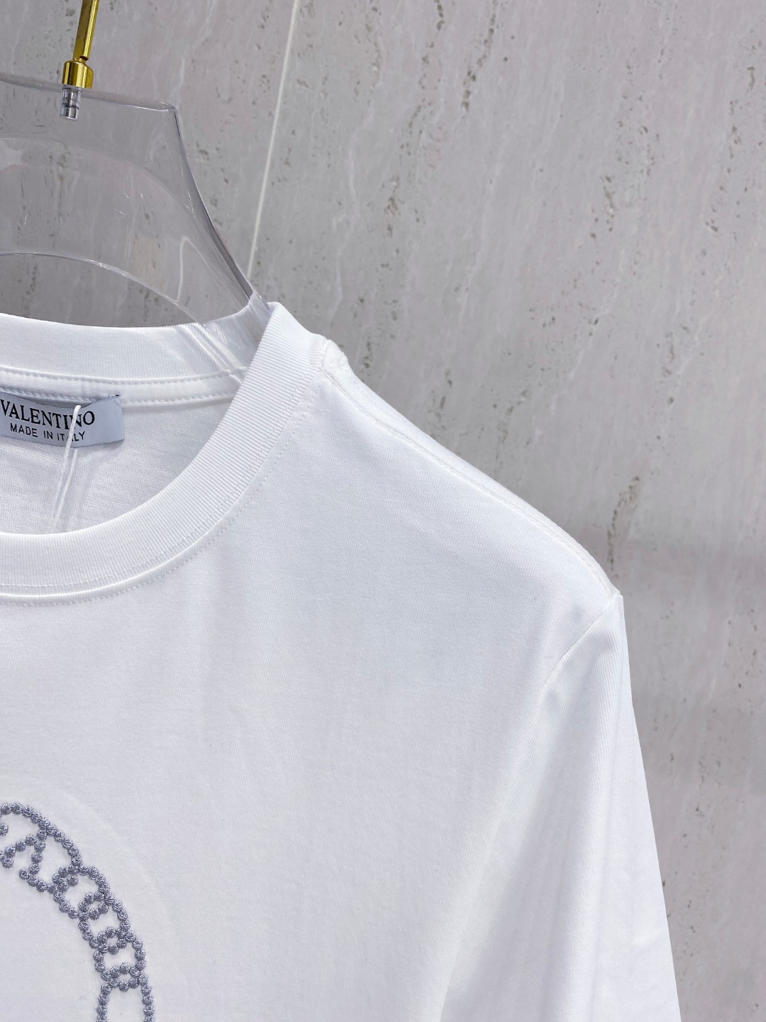 华伦天*valentino 25SS春夏新款首发专柜最新款短袖圆领T恤 高端订制 设计前卫时尚！品牌lo
