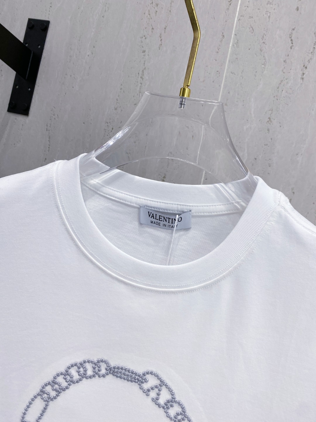 华伦天*valentino 25SS春夏新款首发专柜最新款短袖圆领T恤 高端订制 设计前卫时尚！品牌lo