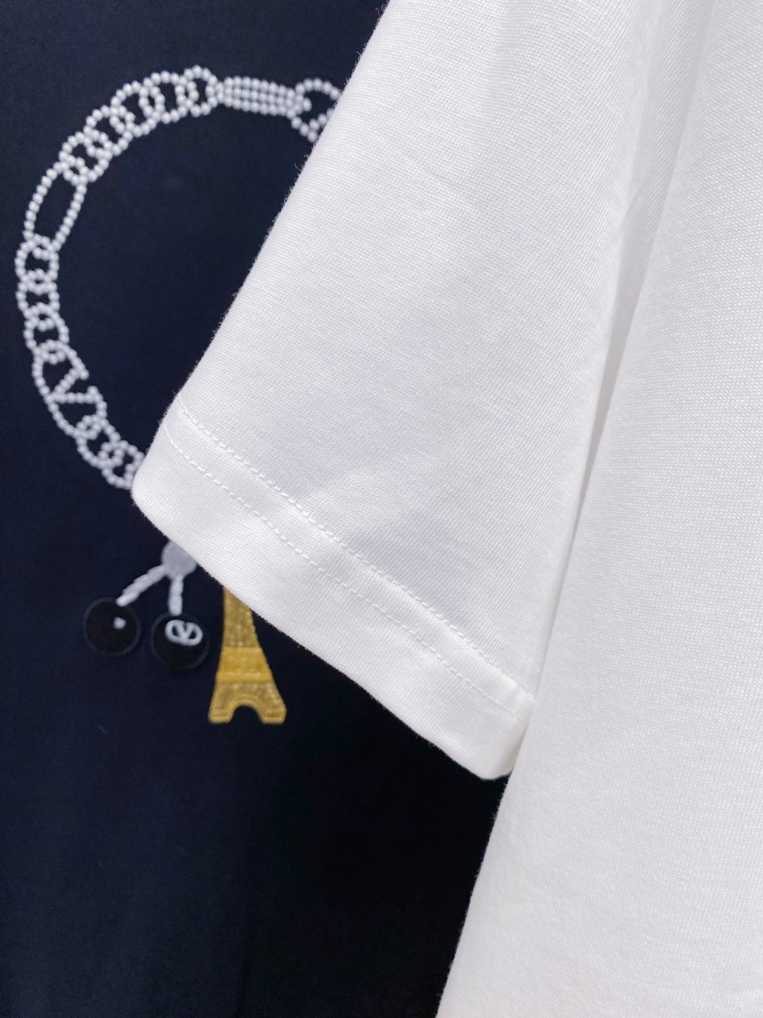 华伦天*valentino 25SS春夏新款首发专柜最新款短袖圆领T恤 高端订制 设计前卫时尚！品牌lo