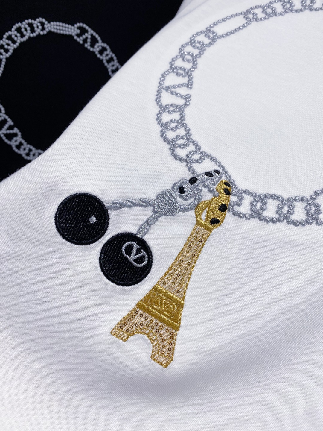 华伦天*valentino 25SS春夏新款首发专柜最新款短袖圆领T恤 高端订制 设计前卫时尚！品牌lo