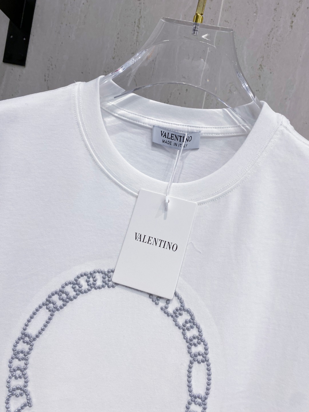 华伦天*valentino 25SS春夏新款首发专柜最新款短袖圆领T恤 高端订制 设计前卫时尚！品牌lo