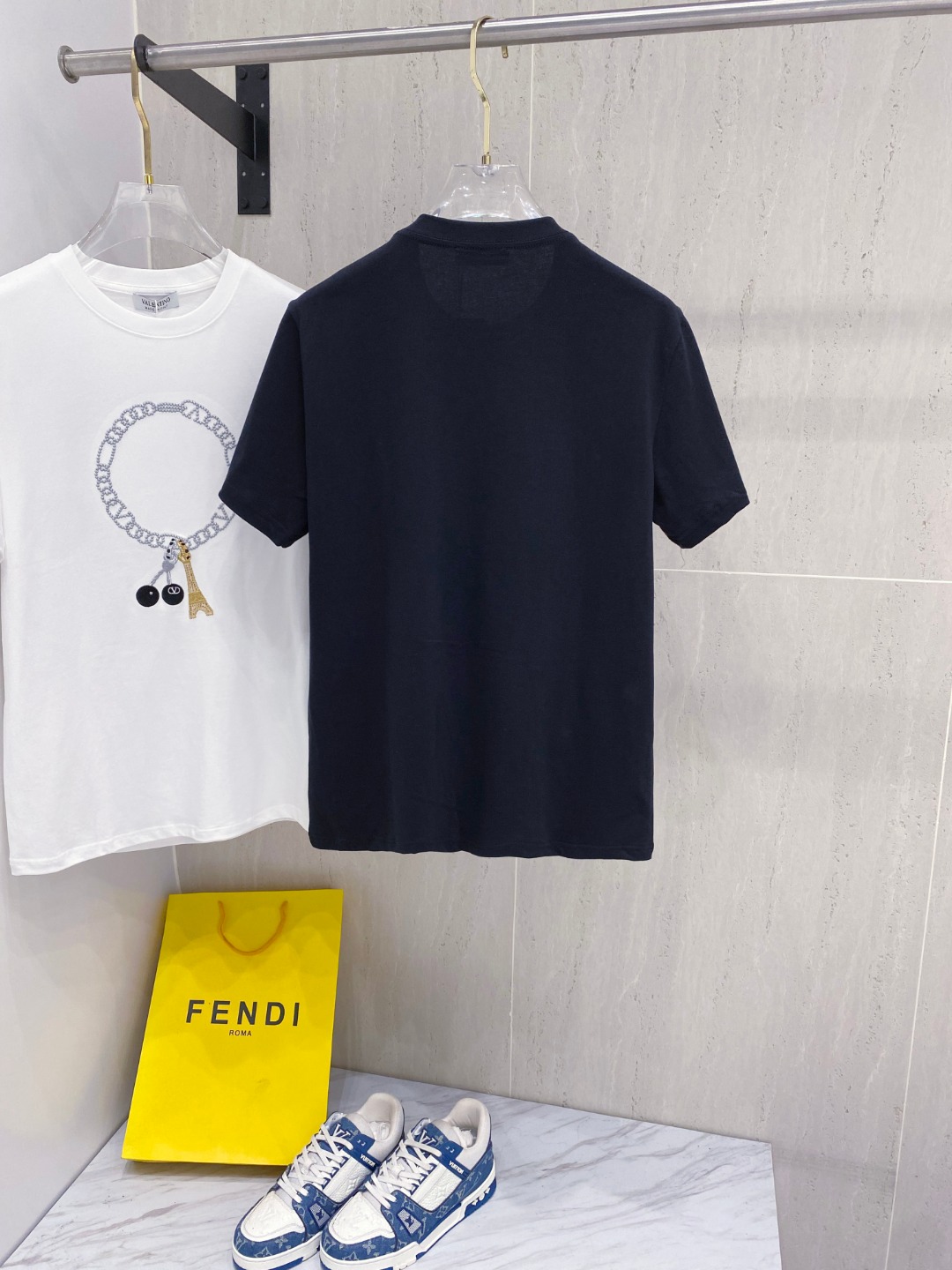 华伦天*valentino 25SS春夏新款首发专柜最新款短袖圆领T恤 高端订制 设计前卫时尚！品牌lo