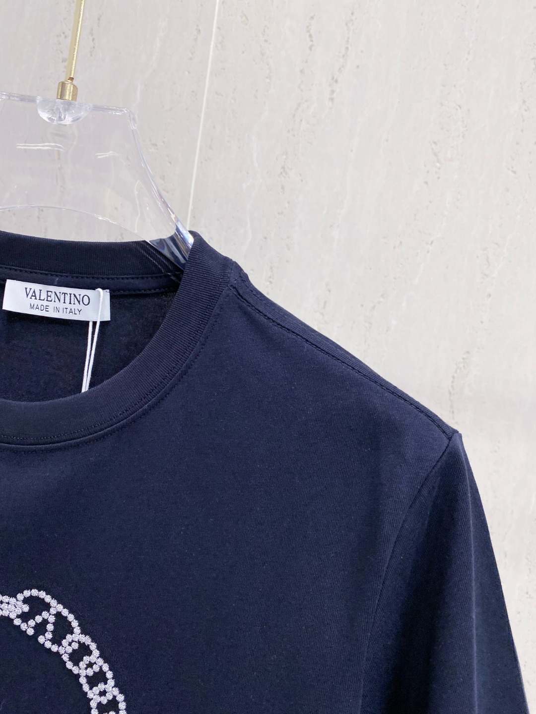 华伦天*valentino 25SS春夏新款首发专柜最新款短袖圆领T恤 高端订制 设计前卫时尚！品牌lo