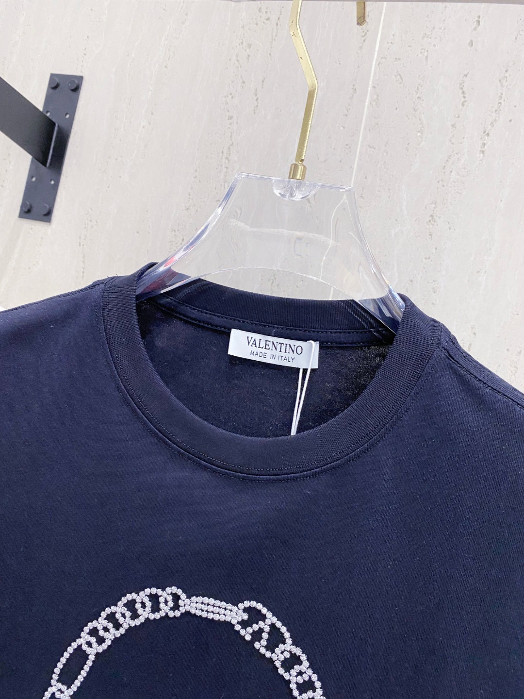 华伦天*valentino 25SS春夏新款首发专柜最新款短袖圆领T恤 高端订制 设计前卫时尚！品牌lo