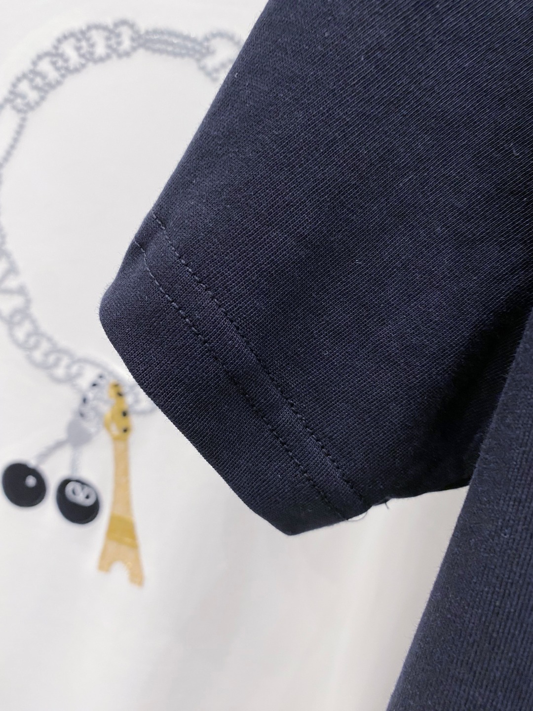 华伦天*valentino 25SS春夏新款首发专柜最新款短袖圆领T恤 高端订制 设计前卫时尚！品牌lo