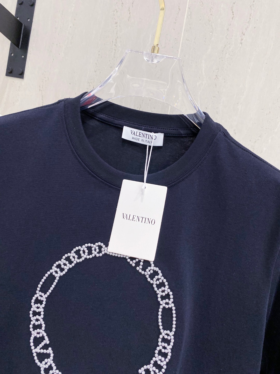 华伦天*valentino 25SS春夏新款首发专柜最新款短袖圆领T恤 高端订制 设计前卫时尚！品牌lo