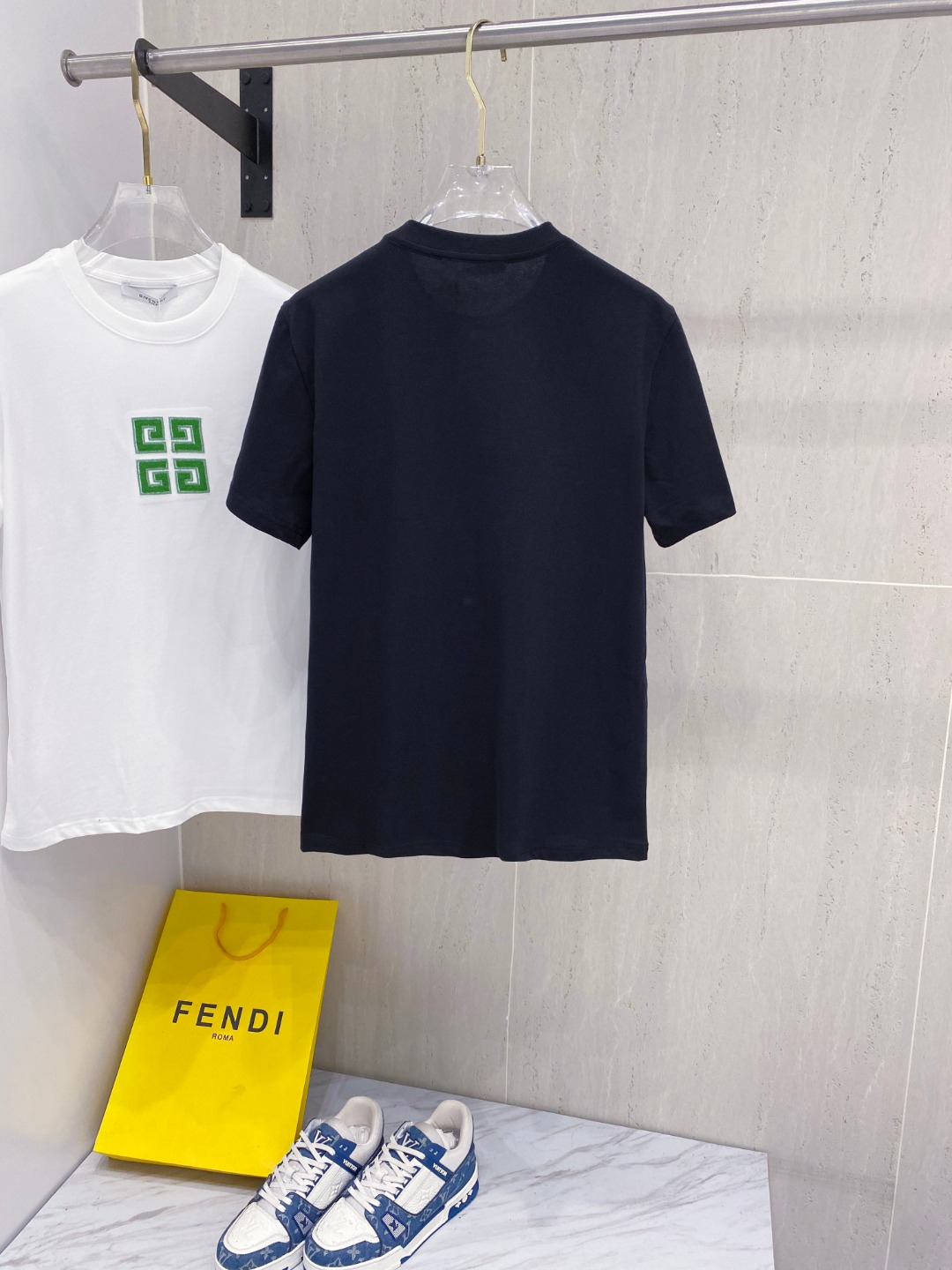 Givenchy Men's Logo Print Crew Neck T-Shirt | Soft Premium Cotton Tee 3 o 1ir5d7oi810k1ug91dq51mp013131