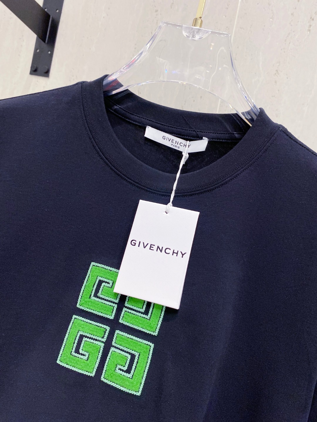 Givenchy Men's Logo Print Crew Neck T-Shirt | Soft Premium Cotton Tee 10 o 1ir5d7oif1ai5198iepg1spd1cr08