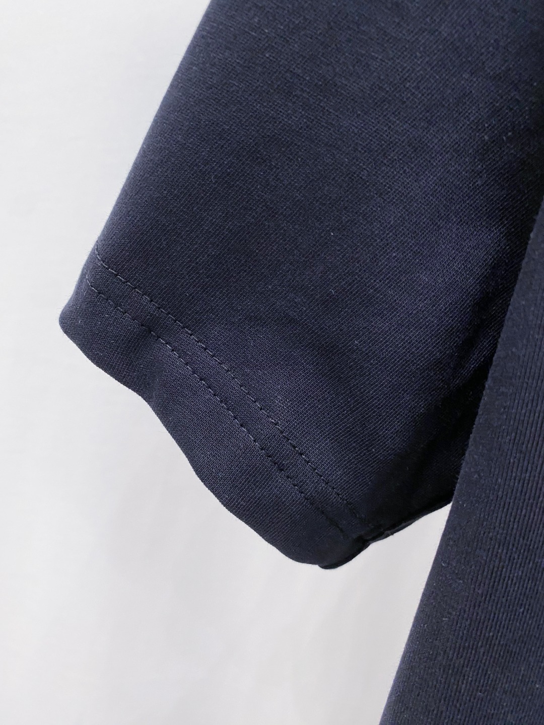 路易威*1V 25SS春夏新款首发专柜最新款短袖圆领T恤 高端订制 设计前卫时尚！品牌logo重工艺设计