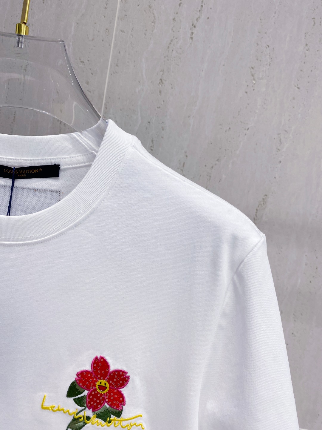 路易威*1V 25SS春夏新款首发专柜最新款短袖圆领T恤 高端订制 设计前卫时尚！品牌logo重工艺设计