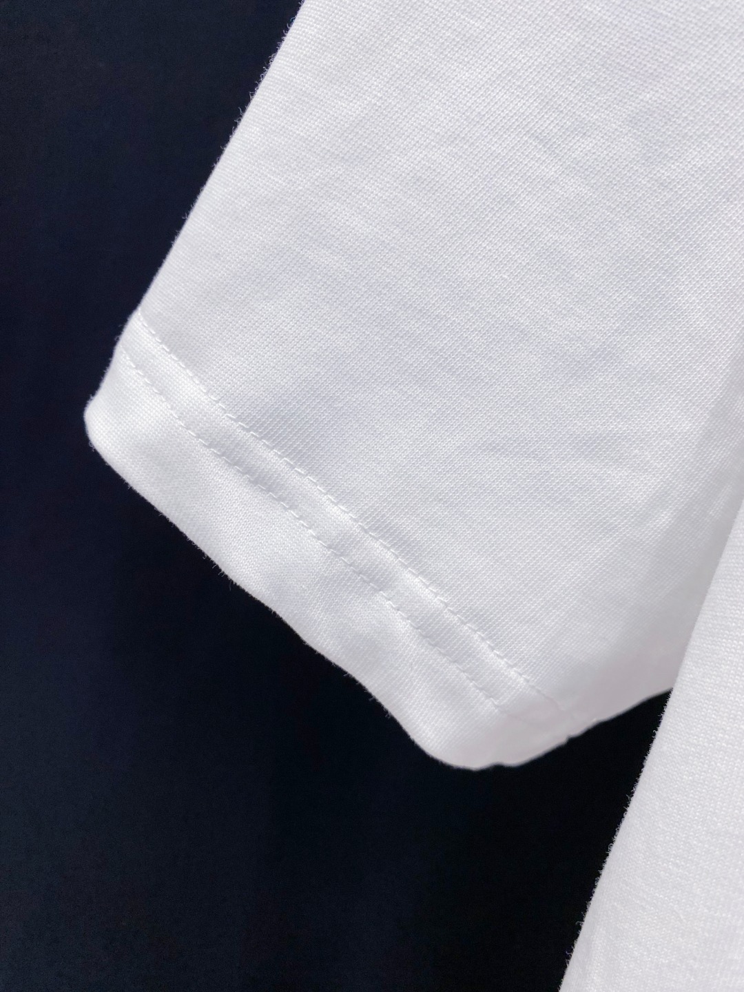 路易威*1V 25SS春夏新款首发专柜最新款短袖圆领T恤 高端订制 设计前卫时尚！品牌logo重工艺设计