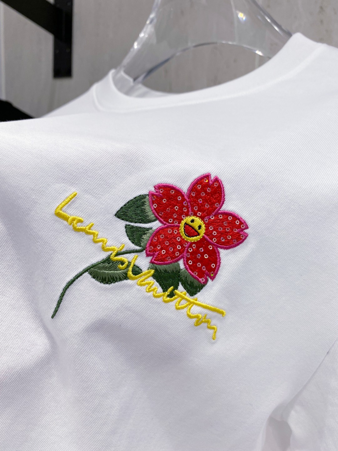 路易威*1V 25SS春夏新款首发专柜最新款短袖圆领T恤 高端订制 设计前卫时尚！品牌logo重工艺设计