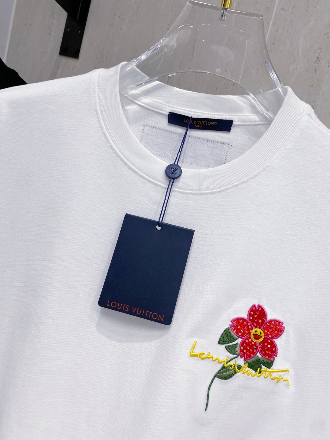 路易威*1V 25SS春夏新款首发专柜最新款短袖圆领T恤 高端订制 设计前卫时尚！品牌logo重工艺设计