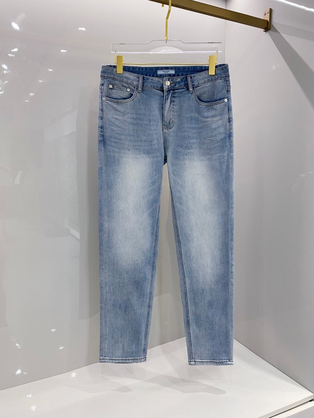 NO:521475,Prada 2025 autumn and winter new men's casual jeans, top quality!  Channel orders are sold simultaneously on the official website!  !  Original customized denim cotton material!  Suitable for casual/formal outfits ~ the best for daily commuting!  !  Size 29-38 (no 3537), prada, jeans, alexander wang19860909普拉达 2025秋冬新款男士休闲牛仔裤,顶级品质！渠道订单,官网同步出售！！原厂订制牛仔全棉材质！适合休闲/正装各种搭配～日常通勤的极品！！尺码29-38（没3537）,,prada,jeans,alexander wang,Men's clothing