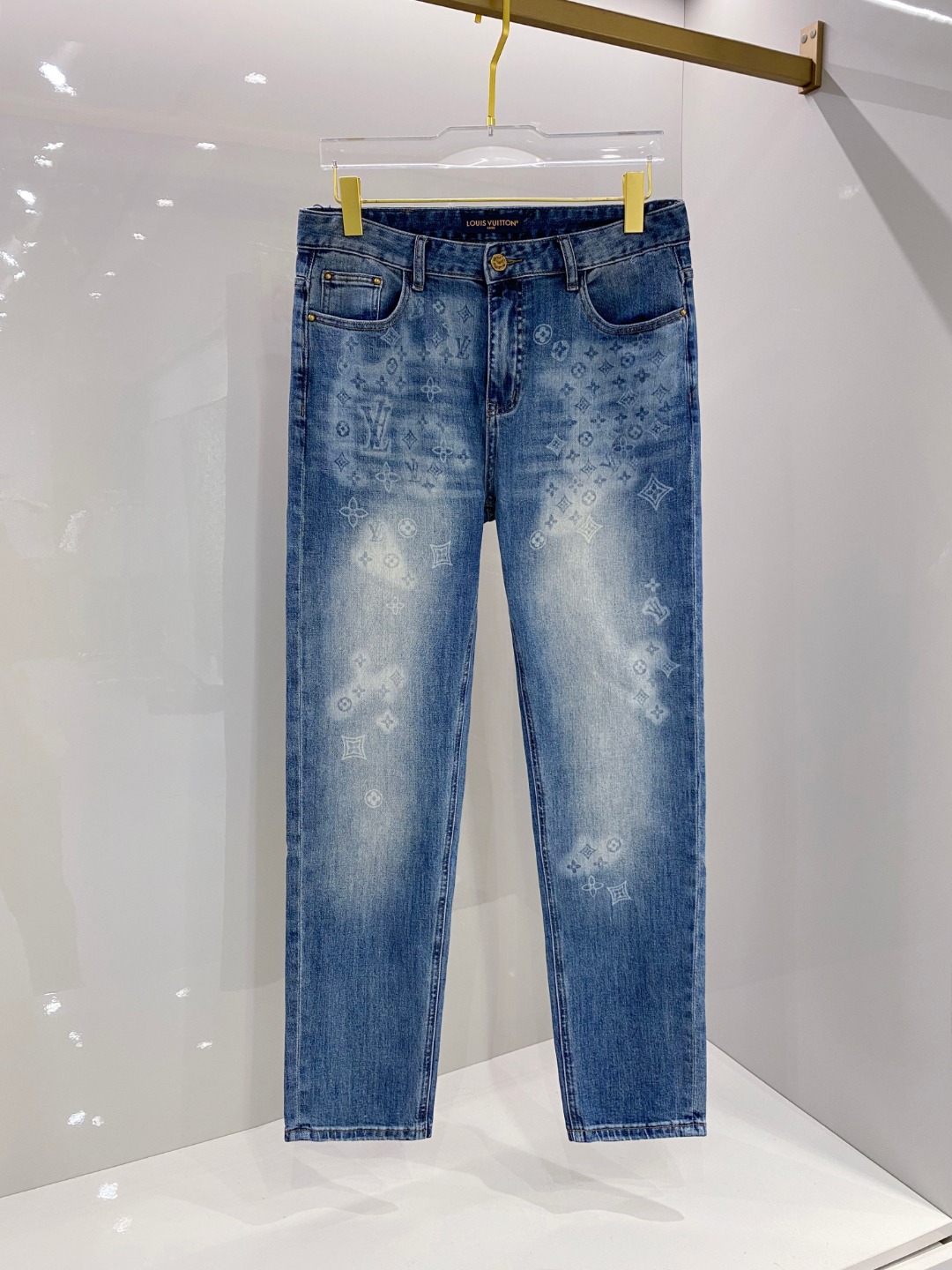 NO:521478,LV 2025 autumn and winter new men's casual jeans, top quality!  Channel orders are sold simultaneously on the official website!  !  Original customized denim cotton material!  Suitable for casual/formal outfits ~ the best for daily commuting!  !  Size 29-38 (no 3537), louis vuitton, jeans, alexander wang19860909LV 2025秋冬新款男士休闲牛仔裤,顶级品质！渠道订单,官网同步出售！！原厂订制牛仔全棉材质！适合休闲/正装各种搭配～日常通勤的极品！！尺码29-38（没3537）,,louis vuitton,jeans,alexander wang,Men's clothing