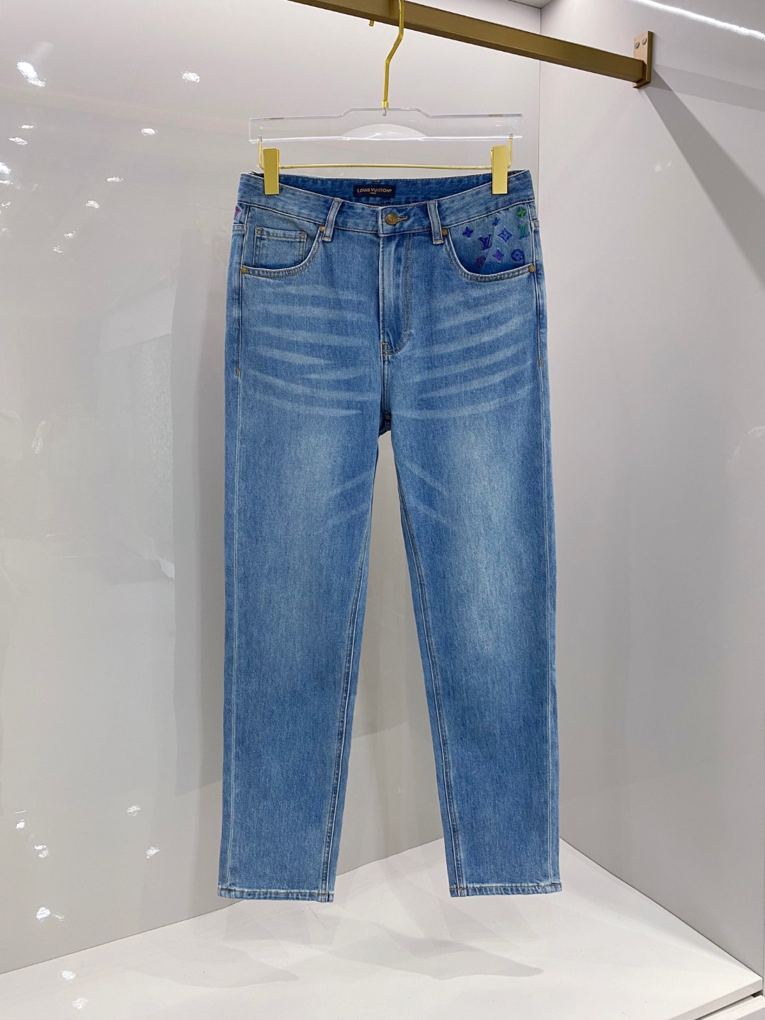 NO:521482,LV 2025 autumn and winter new men's casual jeans, top quality!  Channel orders are sold simultaneously on the official website!  !  Original customized denim cotton material!  Suitable for casual/formal outfits ~ the best for daily commuting!  !  Size 29-38 (no 3537), louis vuitton, jeans, alexander wang19860909LV 2025秋冬新款男士休闲牛仔裤,顶级品质！渠道订单,官网同步出售！！原厂订制牛仔全棉材质！适合休闲/正装各种搭配～日常通勤的极品！！尺码29-38（没3537）,,louis vuitton,jeans,alexander wang,Men's clothing