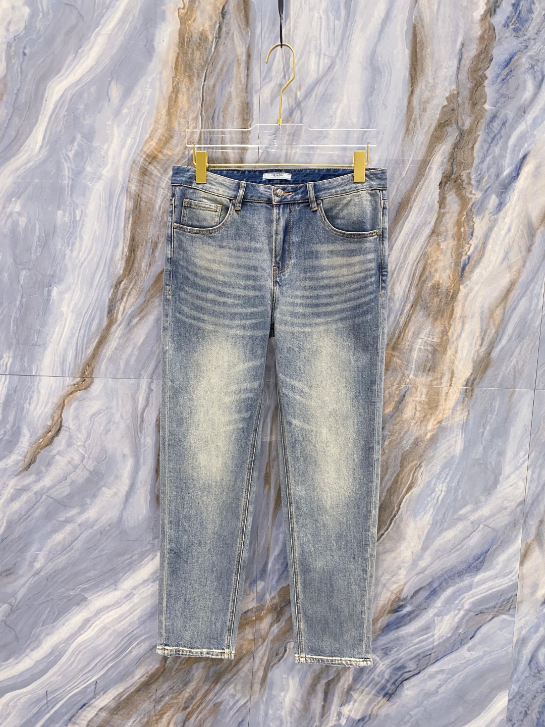 NO:505887,Prada 2025 spring and summer new men's casual jeans, top quality!  Channel orders are sold simultaneously on the official website!  !  Original customized denim cotton material!  Suitable for casual/formal outfits ~ the best for daily commuting!  !  Size 29-38 (no 3537), prada, jeans, alexander wang19860909普拉达 2025春夏新款男士休闲牛仔裤,顶级品质！渠道订单,官网同步出售！！原厂订制牛仔全棉材质！适合休闲/正装各种搭配～日常通勤的极品！！尺码29-38（没3537）,,prada,jeans,alexander wang,Men's clothing