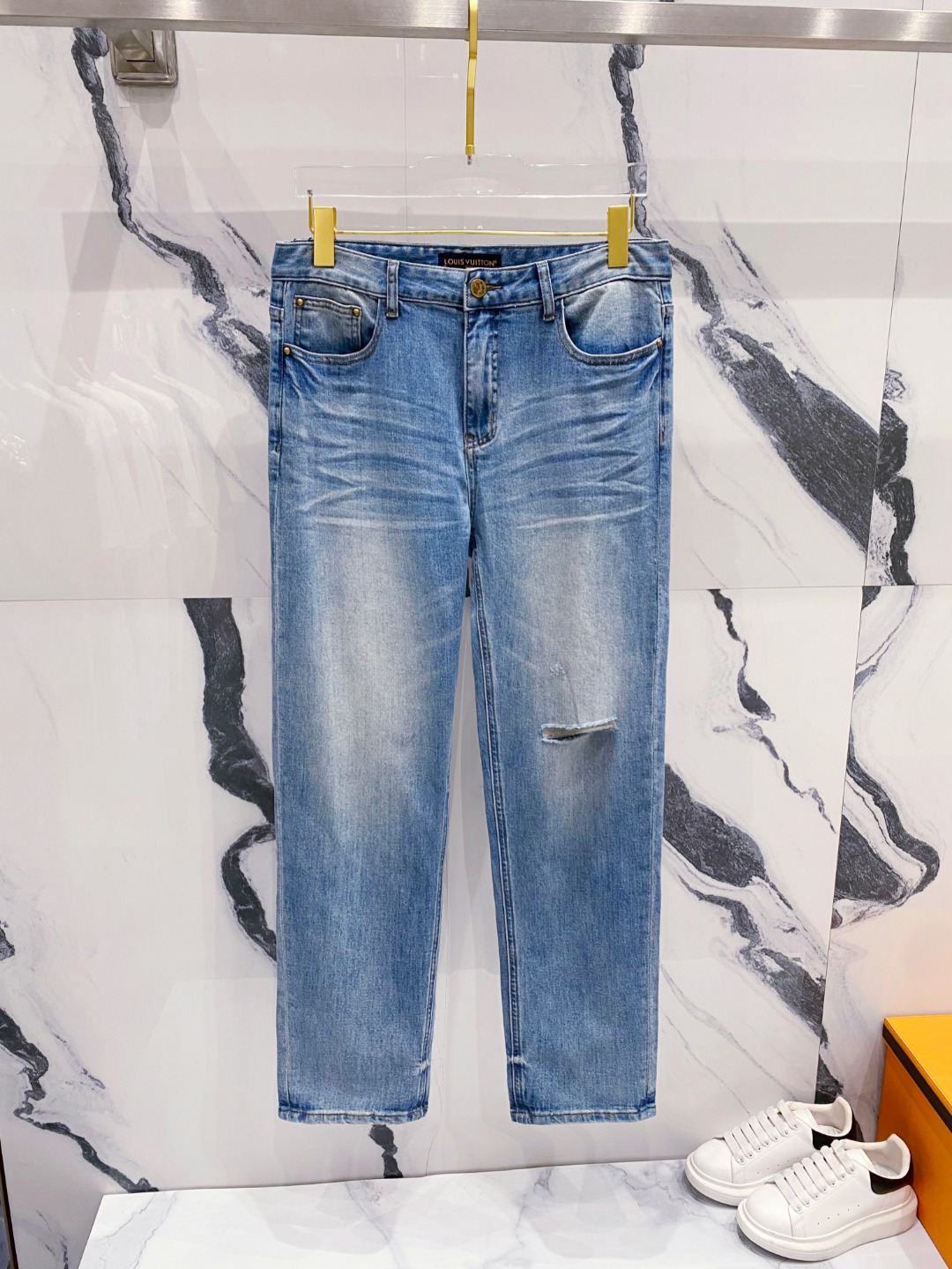 NO:482101,LV 2025 summer new men's casual jeans, top quality!  Channel orders are sold simultaneously on the official website!  !  Original customized denim cotton material!  Suitable for casual/formal outfits ~ the best for daily commuting!  !  Size 29-38 (no 3537), louis vuitton, jeans, alexander wang19860909LV 2025夏新款男士休闲牛仔裤,顶级品质！渠道订单,官网同步出售！！原厂订制牛仔全棉材质！适合休闲/正装各种搭配～日常通勤的极品！！尺码29-38（没3537）,,louis vuitton,jeans,alexander wang,Men's clothing