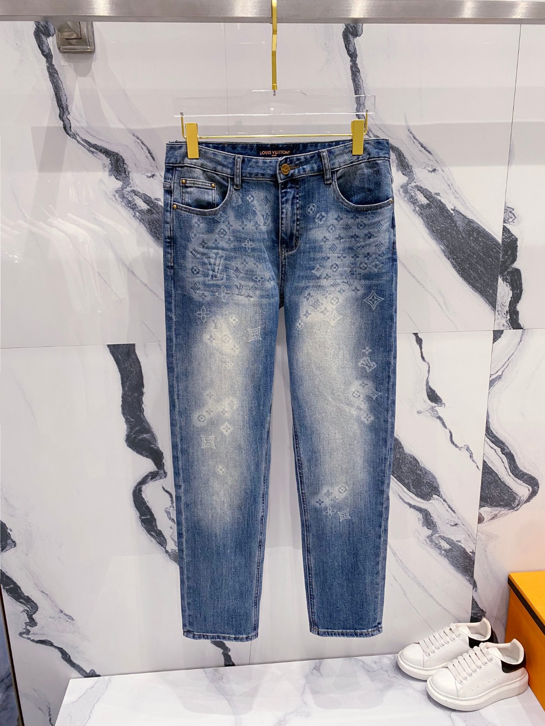 NO:482068,LV 2025 summer new men's casual jeans, top quality!  Channel orders are sold simultaneously on the official website!  !  Original customized denim cotton material!  Suitable for casual/formal outfits ~ the best for daily commuting!  !  Size 29-38 (no 3537), louis vuitton, jeans, alexander wang19860909LV 2025夏新款男士休闲牛仔裤,顶级品质！渠道订单,官网同步出售！！原厂订制牛仔全棉材质！适合休闲/正装各种搭配～日常通勤的极品！！尺码29-38（没3537）,,louis vuitton,jeans,alexander wang,Men's clothing