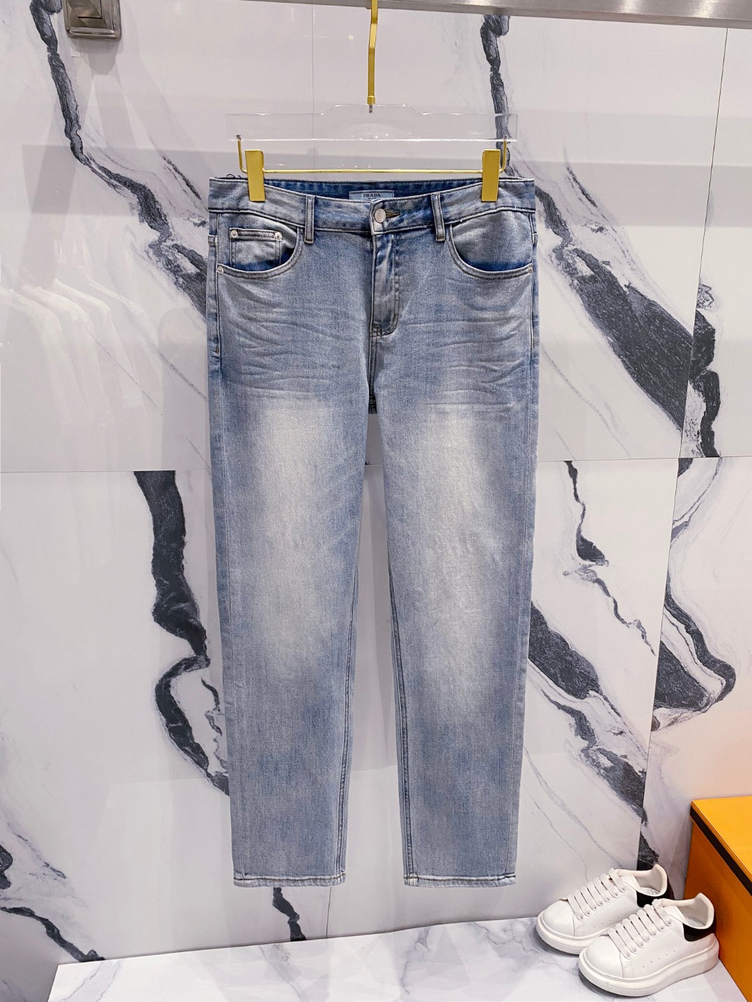 NO:482080,Prada 2025 summer new men's casual jeans, top quality!  Channel orders are sold simultaneously on the official website!  !  Original customized denim cotton material!  Suitable for casual/formal outfits ~ the best for daily commuting!  !  Size 29-38 (no 3537), prada, jeans, alexander wang19860909普拉达 2025夏新款男士休闲牛仔裤,顶级品质！渠道订单,官网同步出售！！原厂订制牛仔全棉材质！适合休闲/正装各种搭配～日常通勤的极品！！尺码29-38（没3537）,,prada,jeans,alexander wang,Men's clothing