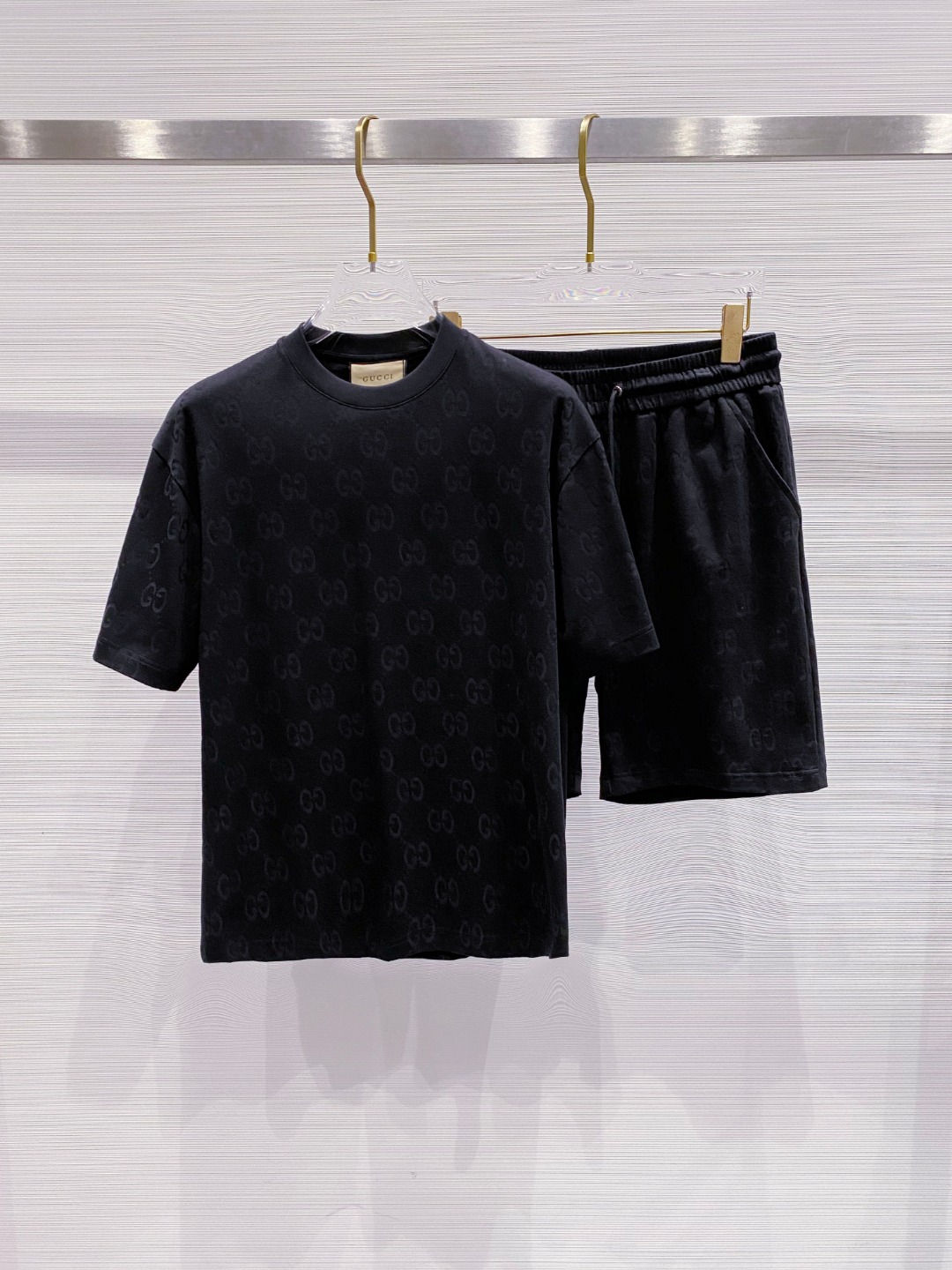 NO:412064,/Set Guchi 25/ss Spring and Summer New Cotton Set Perfect Jacquard Logo Top Hardware + Top Fabric Customization (One Set Not Disassembled) Standard Style Black White Two Colors Men and Women Same Model Number M L XL XXL XXXL XXXL,,alexander wang19860909/套 古奇 25/ss春夏新款棉质套装 完美提花标识 顶级五金+顶级面料定制（一套不拆） 标准版型 黑 白 两色 男女同款 码数M L XL XXL XXXL,,alexander wang,Men's clothing