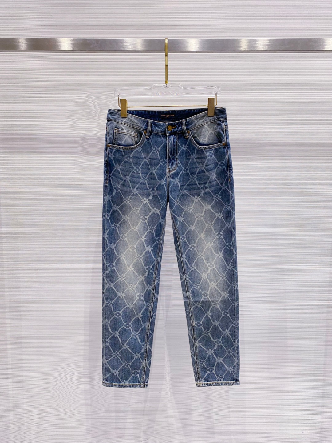 NO:412024,LV 2025 spring and summer new men's casual jeans, top quality!  Channel orders are sold simultaneously on the official website!  !  Original customized denim cotton material!  Suitable for casual/formal outfits ~ the best for daily commuting!  !  Size 29-38 (no 3537), louis vuitton, jeans, alexander wang19860909LV 2025春夏新款男士休闲牛仔裤,顶级品质！渠道订单,官网同步出售！！原厂订制牛仔全棉材质！适合休闲/正装各种搭配～日常通勤的极品！！尺码29-38（没3537）,,louis vuitton,jeans,alexander wang,Men's clothing