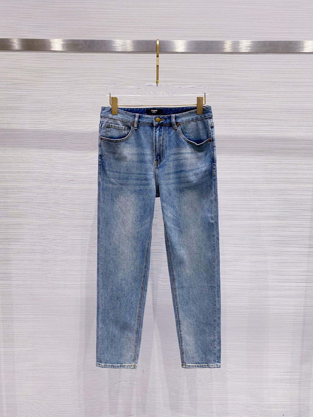NO:412030,Fendi 2025 spring and summer new men's casual jeans, top quality!  Channel orders are sold simultaneously on the official website!  !  Original customized denim cotton material!  Suitable for casual/formal outfits ~ the best for daily commuting!  !  Size 29-38 (no 3537), fendi, jeans, alexander wang19860909芬迪 2025春夏新款男士休闲牛仔裤,顶级品质！渠道订单,官网同步出售！！原厂订制牛仔全棉材质！适合休闲/正装各种搭配～日常通勤的极品！！尺码29-38（没3537）,,fendi,jeans,alexander wang,Men's clothing