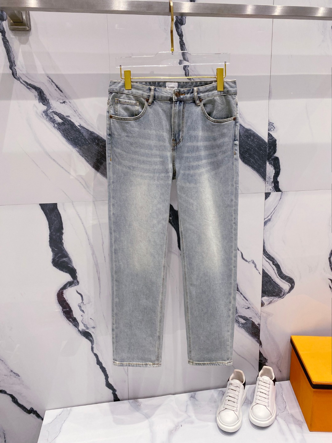 NO:482131,Burberry 2025 summer new men's casual jeans, top quality!  Channel orders are sold simultaneously on the official website!  !  Original customized denim cotton material!  Suitable for casual/formal outfits ~ the best for daily commuting!  !  Size 29-38 (no 3537), Burberry, jeans, alexander wang19860909巴宝莉 2025夏季新款男士休闲牛仔裤,顶级品质！渠道订单,官网同步出售！！原厂订制牛仔全棉材质！适合休闲/正装各种搭配～日常通勤的极品！！尺码29-38（没3537）,,burberry,jeans,alexander wang,Men's clothing
