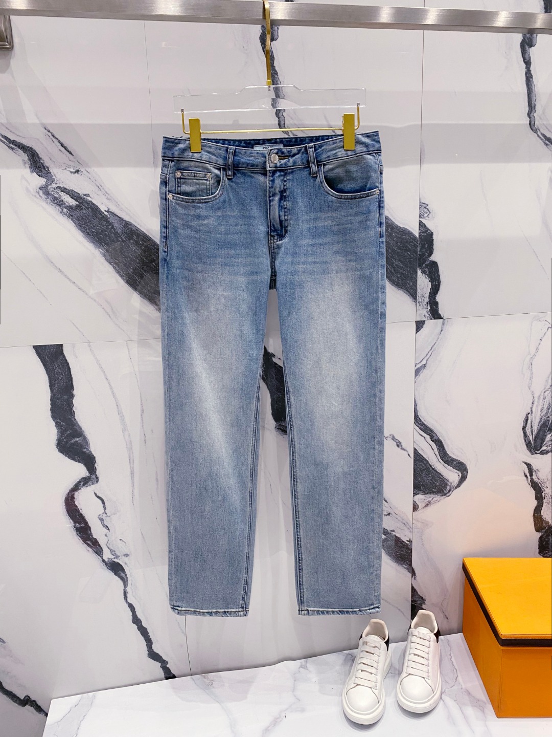 NO:482134,Prada 2025 summer new men's casual jeans, top quality!  Channel orders are sold simultaneously on the official website!  !  Original customized denim cotton material!  Suitable for casual/formal outfits ~ the best for daily commuting!  !  Size 29-38 (no 3537), prada, jeans, alexander wang19860909普拉达 2025夏季新款男士休闲牛仔裤,顶级品质！渠道订单,官网同步出售！！原厂订制牛仔全棉材质！适合休闲/正装各种搭配～日常通勤的极品！！尺码29-38（没3537）,,prada,jeans,alexander wang,Men's clothing