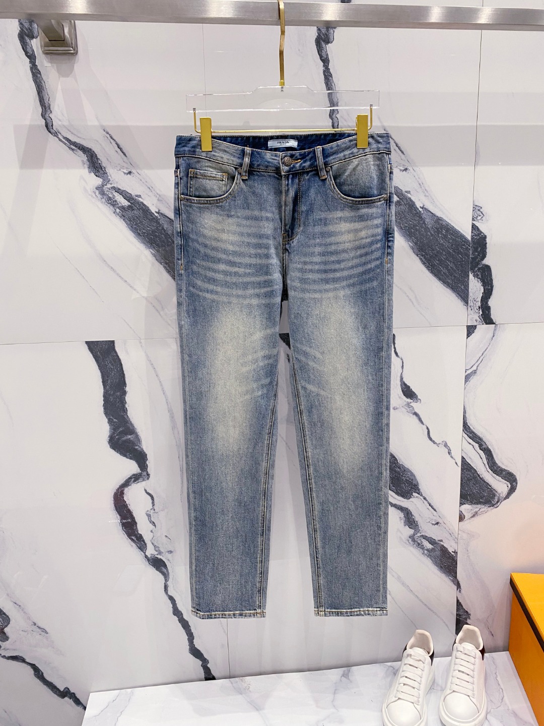 NO:482138,Prada 2025 summer new men's casual jeans, top quality!  Channel orders are sold simultaneously on the official website!  !  Original customized denim cotton material!  Suitable for casual/formal outfits ~ the best for daily commuting!  !  Size 29-38 (no 3537), prada, jeans, alexander wang19860909普拉达 2025夏季新款男士休闲牛仔裤,顶级品质！渠道订单,官网同步出售！！原厂订制牛仔全棉材质！适合休闲/正装各种搭配～日常通勤的极品！！尺码29-38（没3537）,,prada,jeans,alexander wang,Men's clothing
