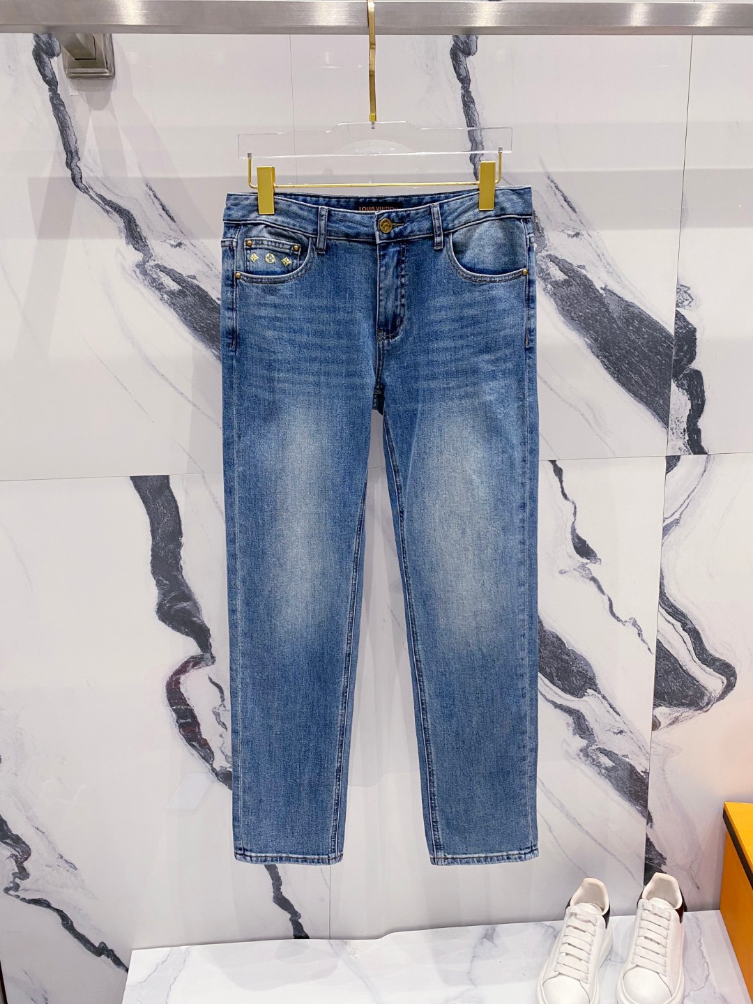 NO:482139,LV 2025 summer new men's casual jeans, top quality!  Channel orders are sold simultaneously on the official website!  !  Original customized denim cotton material!  Suitable for casual/formal outfits ~ the best for daily commuting!  !  Size 29-38 (no 3537), louis vuitton, jeans, alexander wang19860909LV 2025夏季新款男士休闲牛仔裤,顶级品质！渠道订单,官网同步出售！！原厂订制牛仔全棉材质！适合休闲/正装各种搭配～日常通勤的极品！！尺码29-38（没3537）,,louis vuitton,jeans,alexander wang,Men's clothing