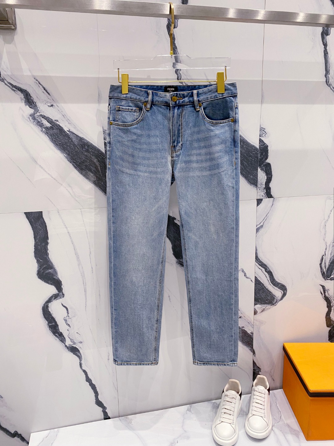 NO:482070,Fendi 2025 summer new men's casual jeans, top quality!  Channel orders are sold simultaneously on the official website!  !  Original customized denim cotton material!  Suitable for casual/formal outfits ~ the best for daily commuting!  !  Size 29-38 (no 3537), fendi, jeans, alexander wang19860909芬迪 2025夏季新款男士休闲牛仔裤,顶级品质！渠道订单,官网同步出售！！原厂订制牛仔全棉材质！适合休闲/正装各种搭配～日常通勤的极品！！尺码29-38（没3537）,,fendi,jeans,alexander wang,Men's clothing