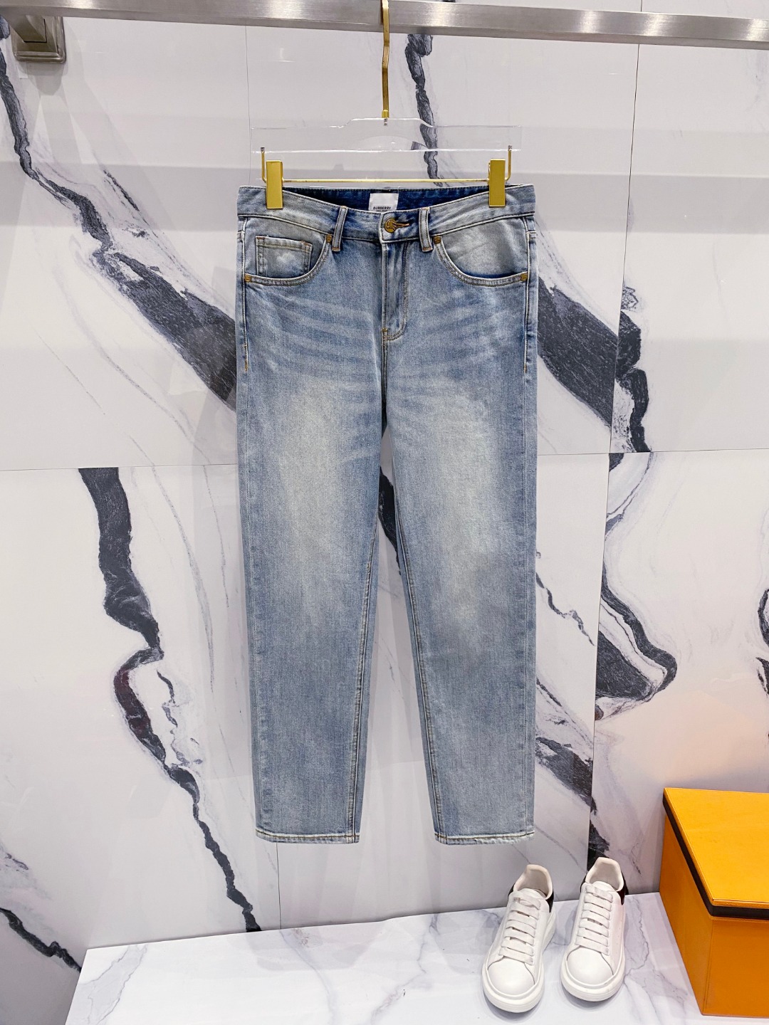 NO:482078,Burberry 2025 summer new men's casual jeans, top quality!  Channel orders are sold simultaneously on the official website!  !  Original customized denim cotton material!  Suitable for casual/formal outfits ~ the best for daily commuting!  !  Size 29-38 (no 3537), Burberry, jeans, alexander wang19860909巴宝莉 2025夏季新款男士休闲牛仔裤,顶级品质！渠道订单,官网同步出售！！原厂订制牛仔全棉材质！适合休闲/正装各种搭配～日常通勤的极品！！尺码29-38（没3537）,,burberry,jeans,alexander wang,Men's clothing