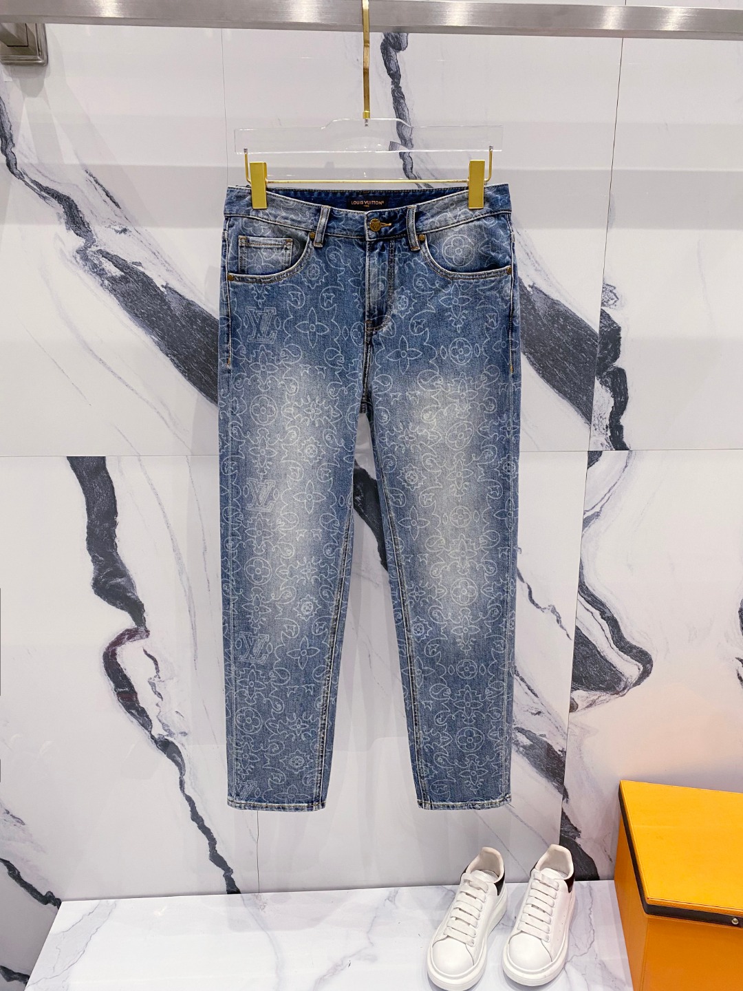 NO:482086,LV 2025 summer new men's casual jeans, top quality!  Channel orders are sold simultaneously on the official website!  !  Original customized denim cotton material!  Suitable for casual/formal outfits ~ the best for daily commuting!  !  Size 29-38 (no 3537), louis vuitton, jeans, alexander wang19860909LV 2025夏季新款男士休闲牛仔裤,顶级品质！渠道订单,官网同步出售！！原厂订制牛仔全棉材质！适合休闲/正装各种搭配～日常通勤的极品！！尺码29-38（没3537）,,louis vuitton,jeans,alexander wang,Men's clothing