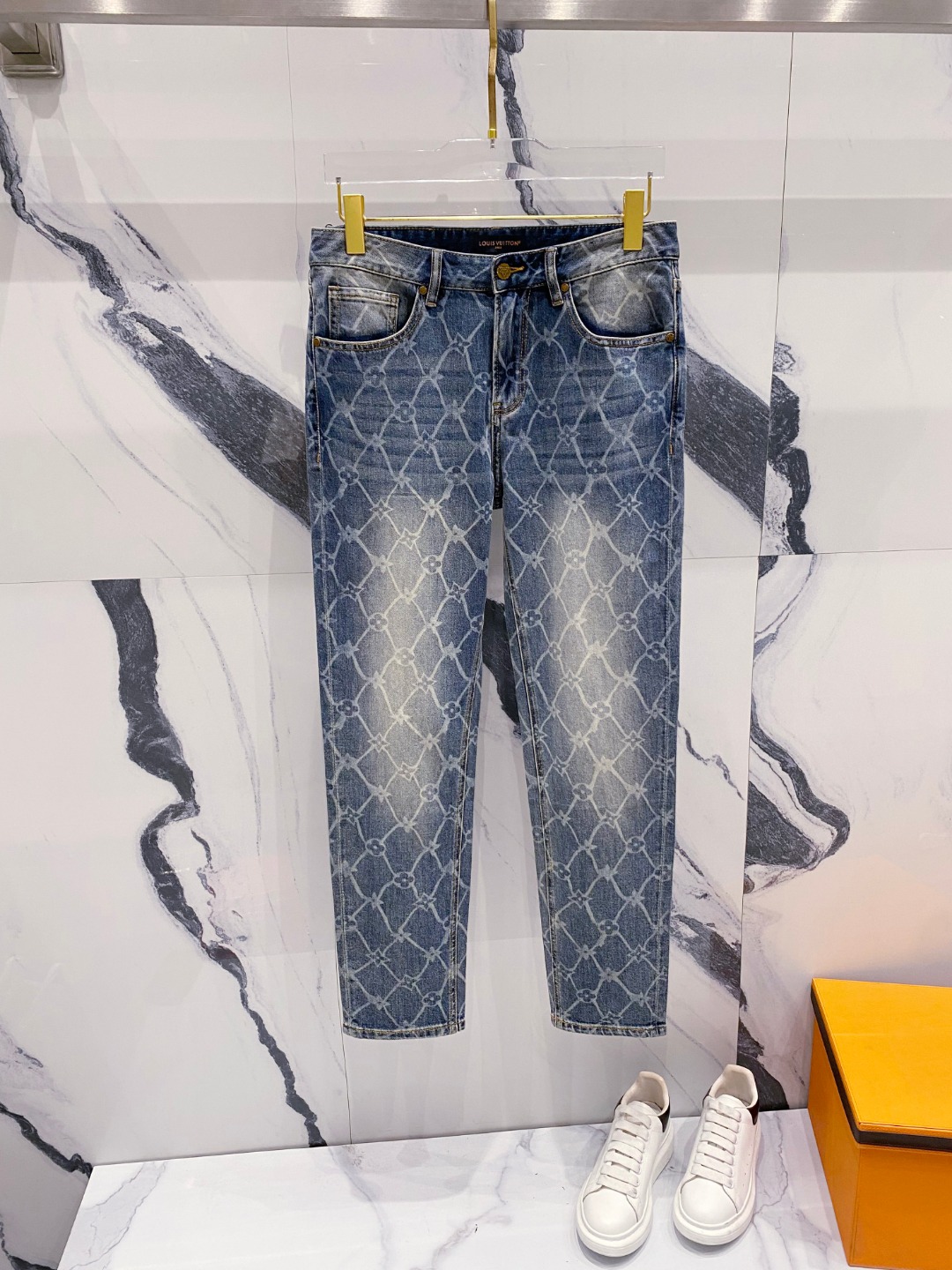 NO:482096,LV 2025 summer new men's casual jeans, top quality!  Channel orders are sold simultaneously on the official website!  !  Original customized denim cotton material!  Suitable for casual/formal outfits ~ the best for daily commuting!  !  Size 29-38 (no 3537), louis vuitton, jeans, alexander wang19860909LV 2025夏季新款男士休闲牛仔裤,顶级品质！渠道订单,官网同步出售！！原厂订制牛仔全棉材质！适合休闲/正装各种搭配～日常通勤的极品！！尺码29-38（没3537）,,louis vuitton,jeans,alexander wang,Men's clothing