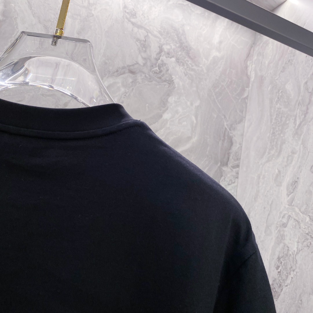 罗意威 夏装新款男女同款👫短袖T恤，！定制专属纯棉面料，定制原版工艺螺纹，胸前重工字母logo工艺设计！