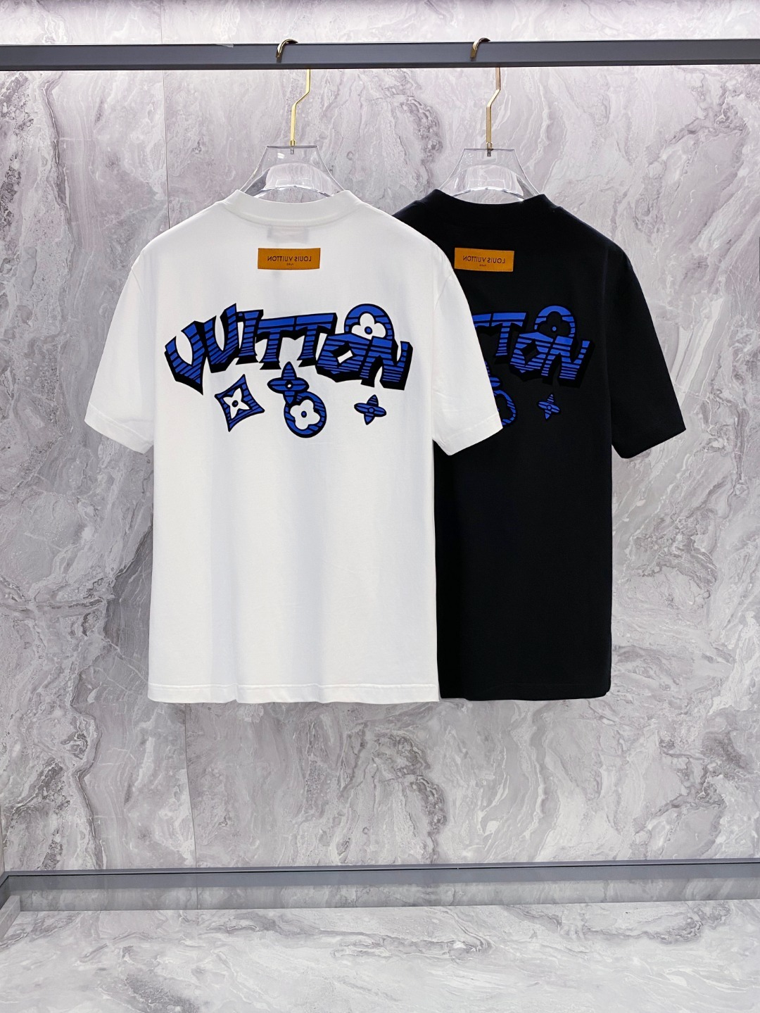 LV 2025夏装新款男女同款👫短袖T恤,!定制专属纯棉面料,定制原版工艺螺纹,胸前重工字母logo工