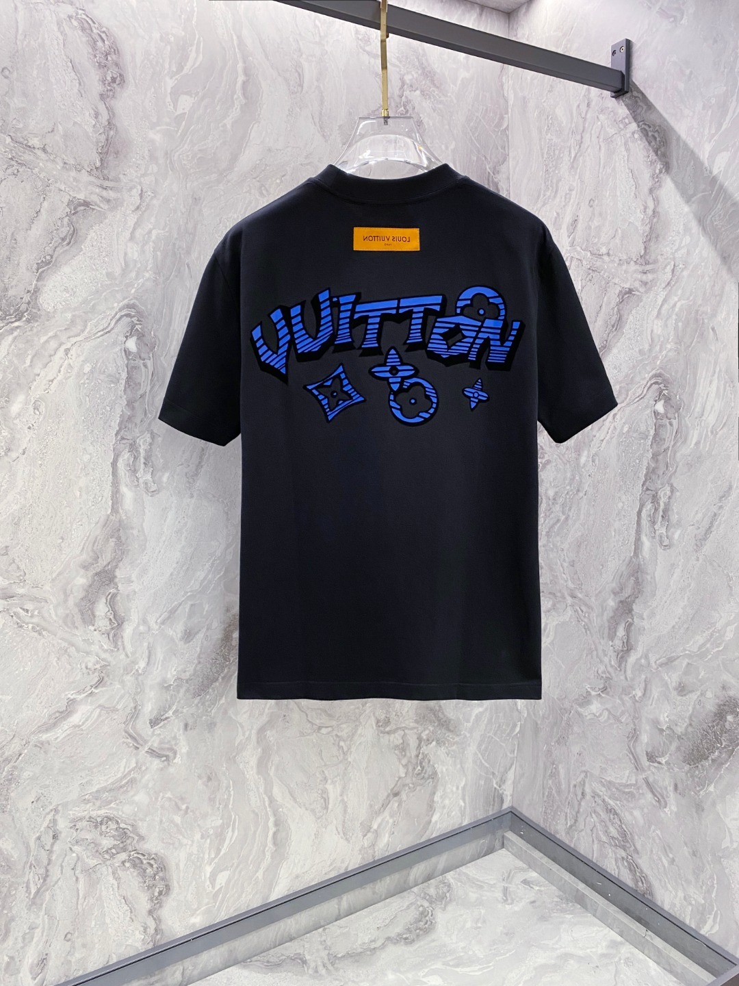 LV 2025夏装新款男女同款👫短袖T恤,!定制专属纯棉面料,定制原版工艺螺纹,胸前重工字母logo工